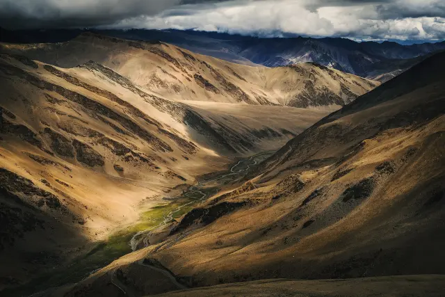Light across the Ladakh ranges